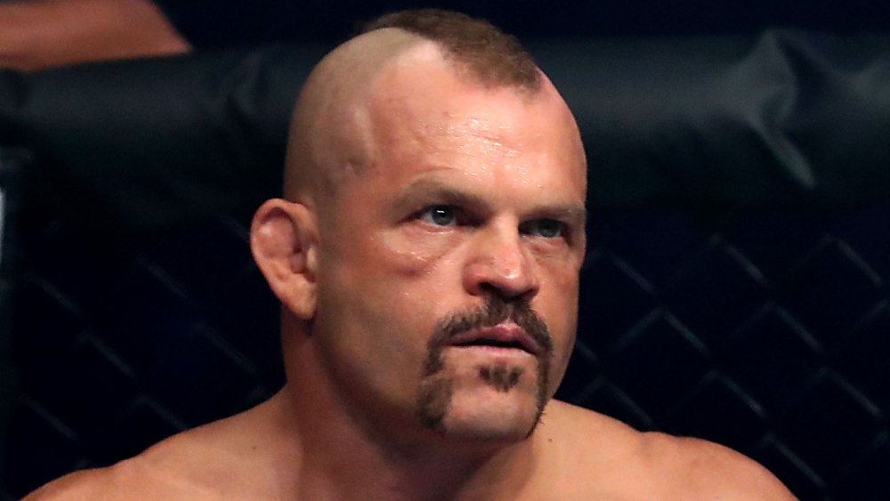 Chuck Liddell sembra serio durante un combattimento MMA