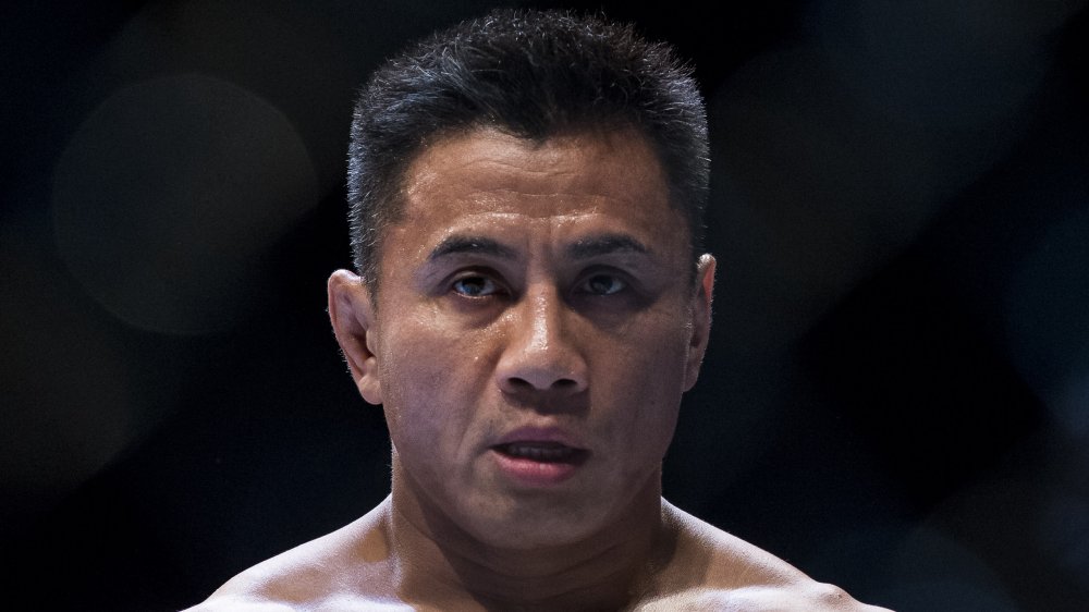 Cung Le con un'espressione seria durante un combattimento