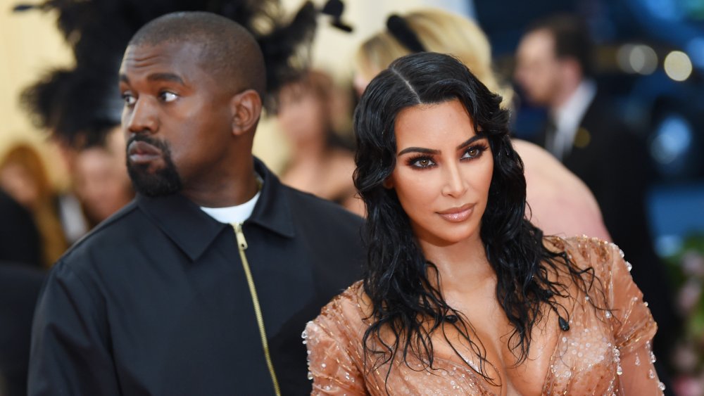 Kanye West e Kim Kardashian a un evento sul red carpet