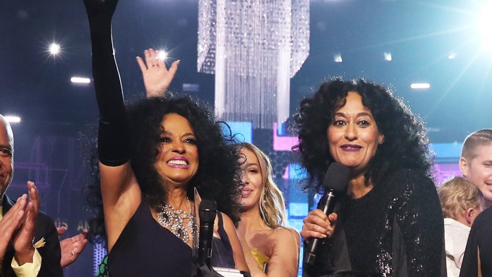 Diana Ross e Tracee Ellis Ross sul palco degli AMAs