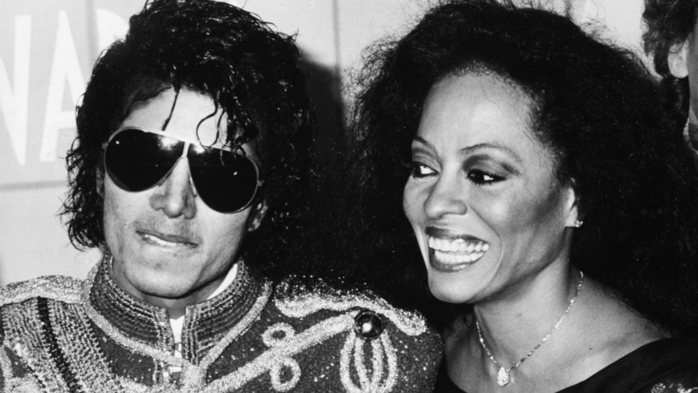 Foto in bianco e nero di Michael Jackson e Diana Ross alle AMAs del 1984