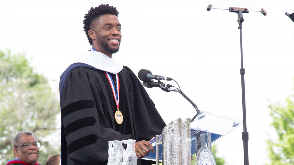 Chadwick Boseman durante la cerimonia di inaugurazione della Howard University