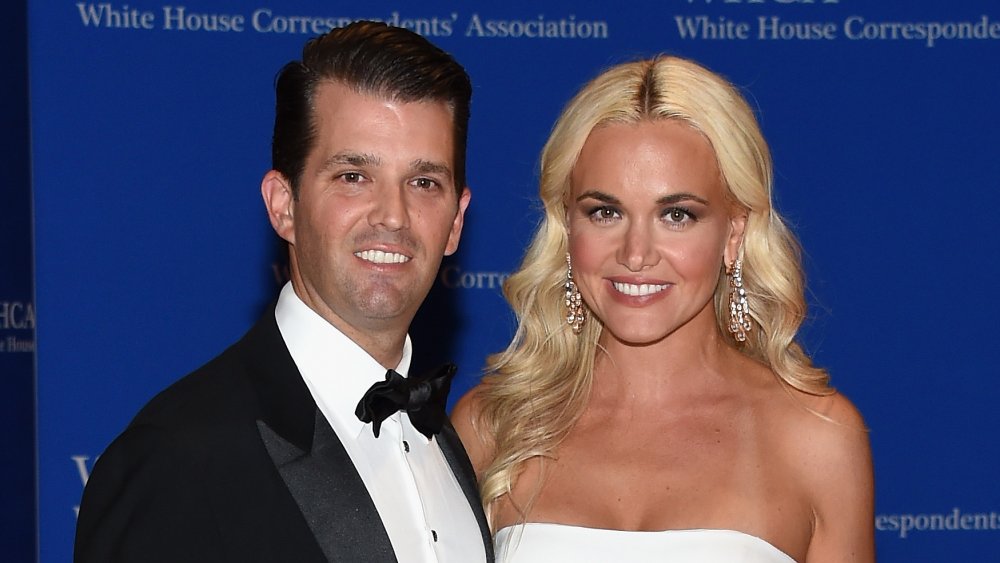 Donald Trump Jr.(L) e Vanessa Trump partecipano alla 102a cena dell'Associazione dei corrispondenti della Casa Bianca