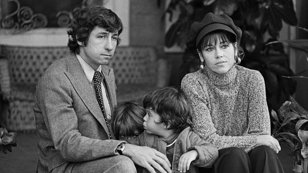 Tom Hayden e Jane Fonda con i bambini