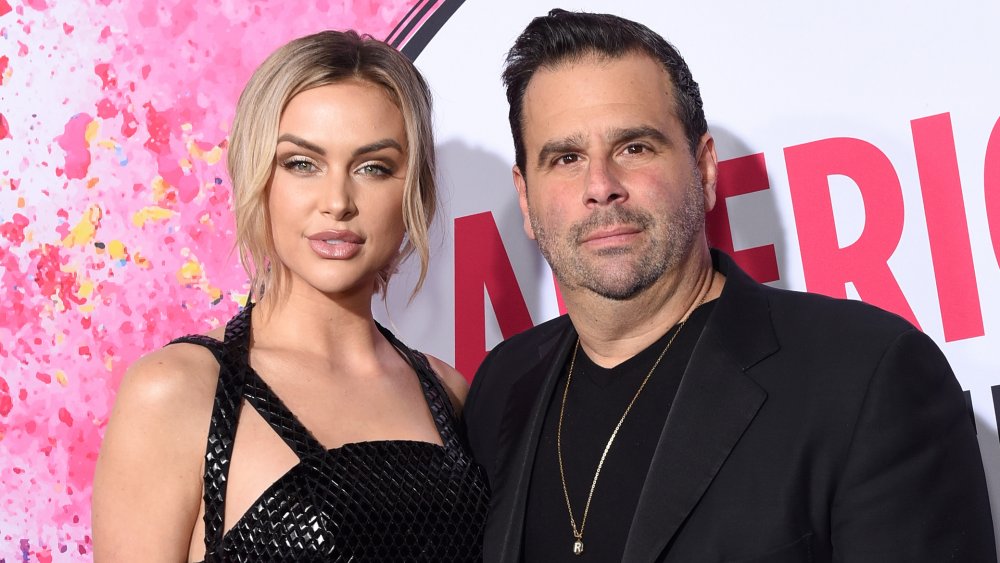 Lala Kent in abito nero, Randall Emmett in un blazer nero e t-shirt