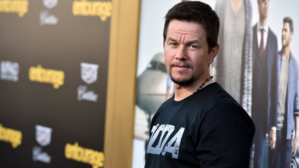 Mark Wahlberg in una maglietta nera