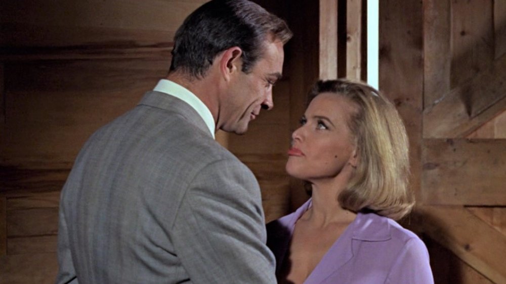 Sean Connery e Honor Blackman in James Bond 