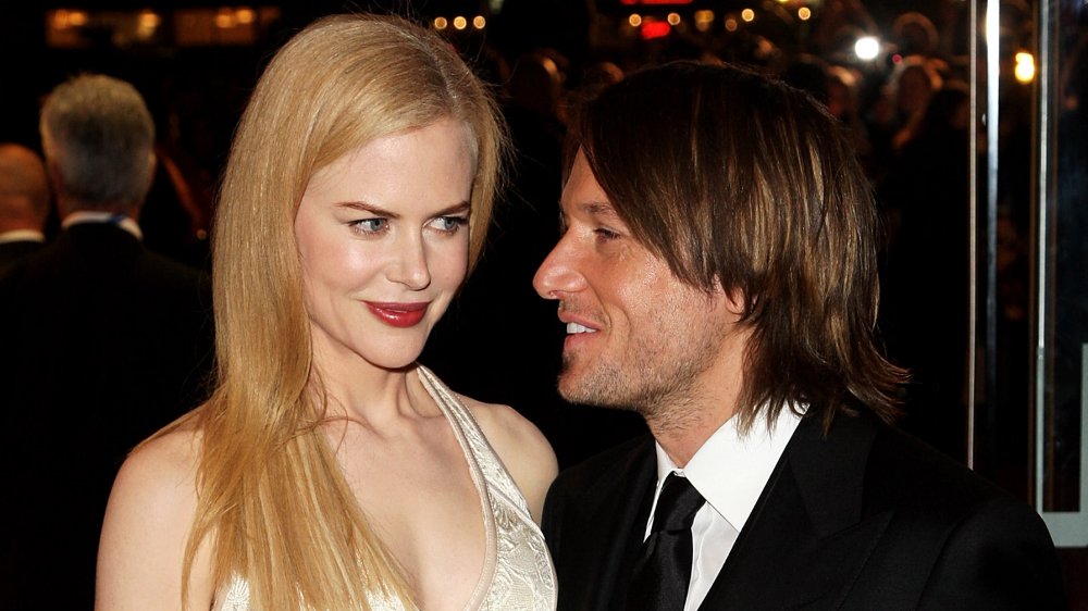 Nicole Kidman dando Keith Urban un piccolo sorriso