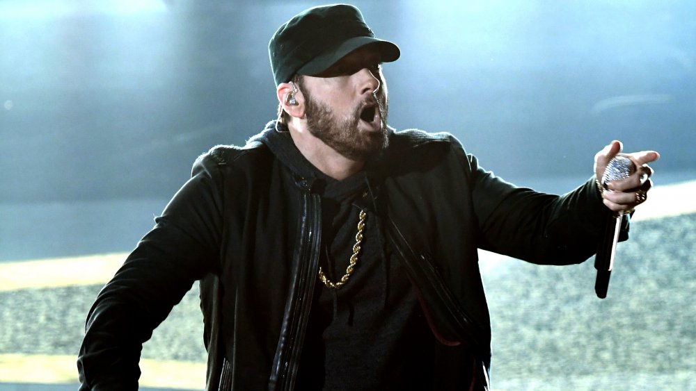 Eminem, bocca agog, sul palco