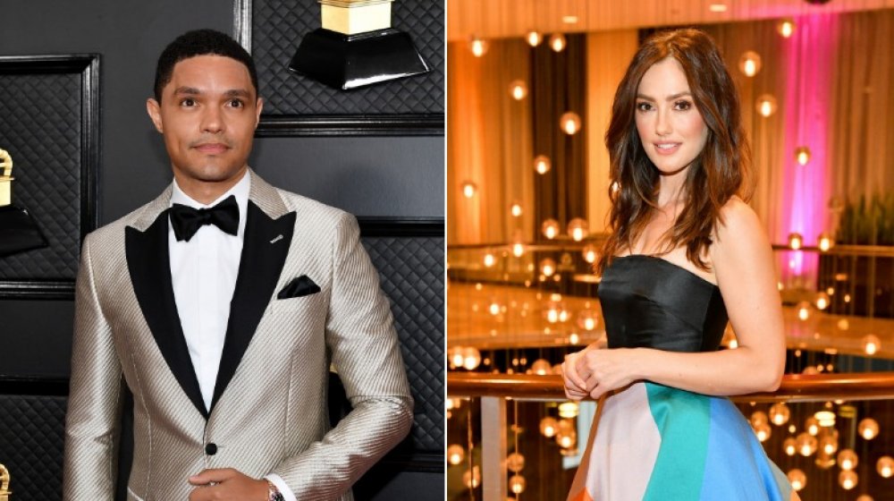 Trevor Noah in abito d'argento e Minka Kelly con una gonna blu