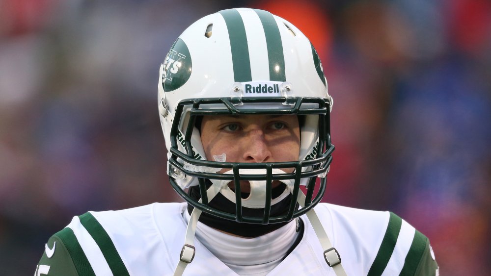 Tim Tebow sembra scoraggiato mentre gioca per i New York Jets