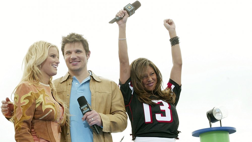 Jessica Simpson, Nick Lachey e Vanessa Minnillo al Total Request Live di MTV nella domenica del Super Bowl nel 2004