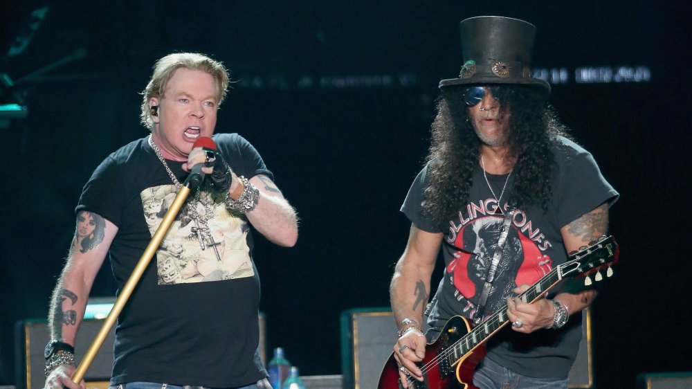 Axl Rose e Slash si esibiscono all'ACL nel 2019