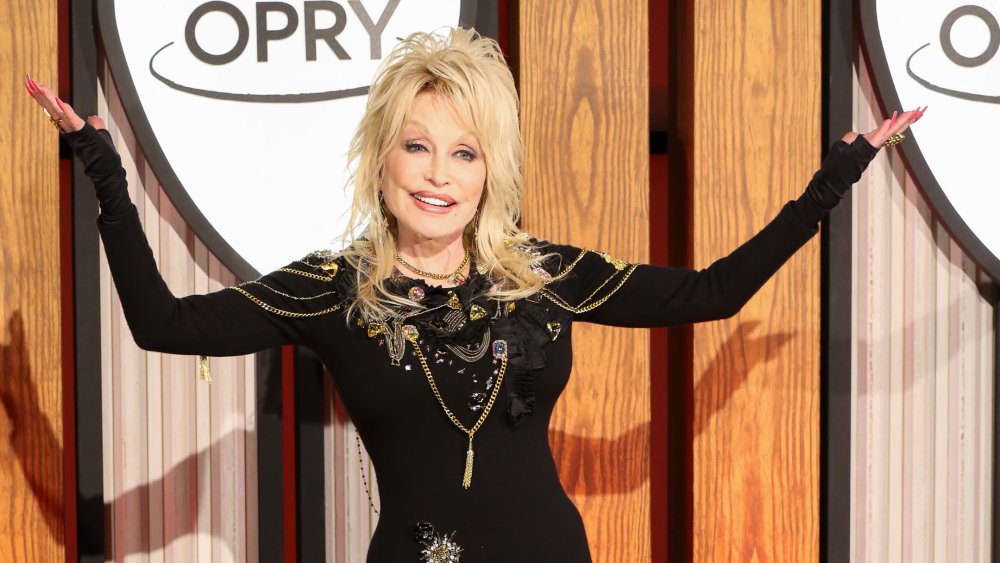 Dolly Parton in conferenza stampa in vista del suo cinquantesimo anniversario con la celebrazione del Grand Ole Opry