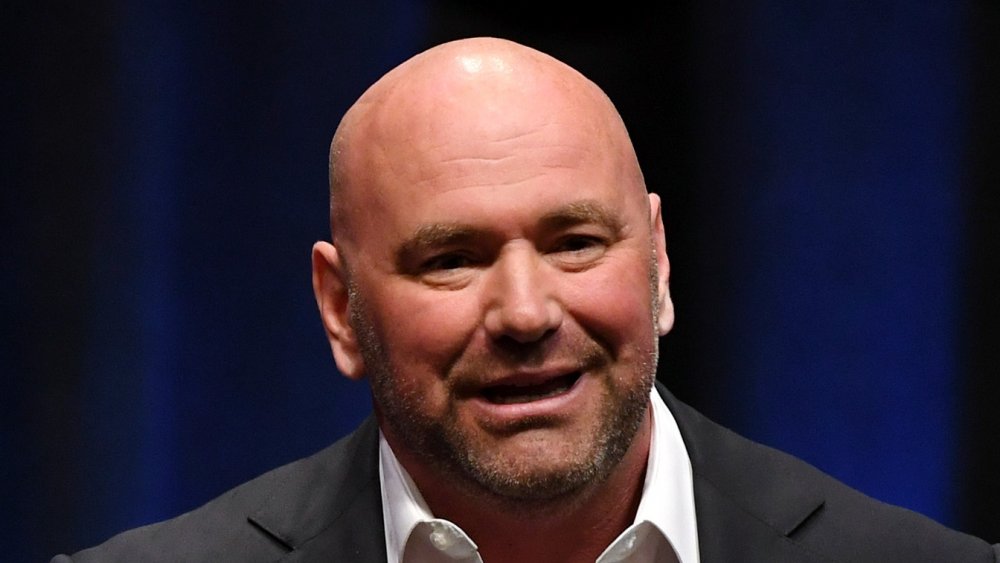 Dana White introdu la stella ronda Rousey nella UFC Hall of Fame nel 2018