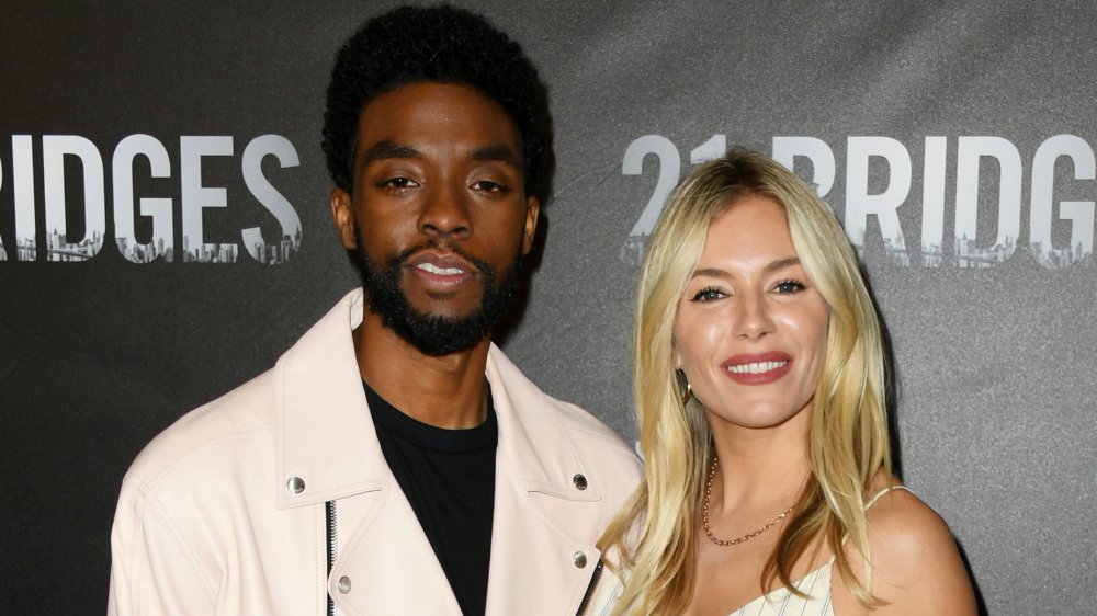 Chadwick Boseman e Sienna Miller