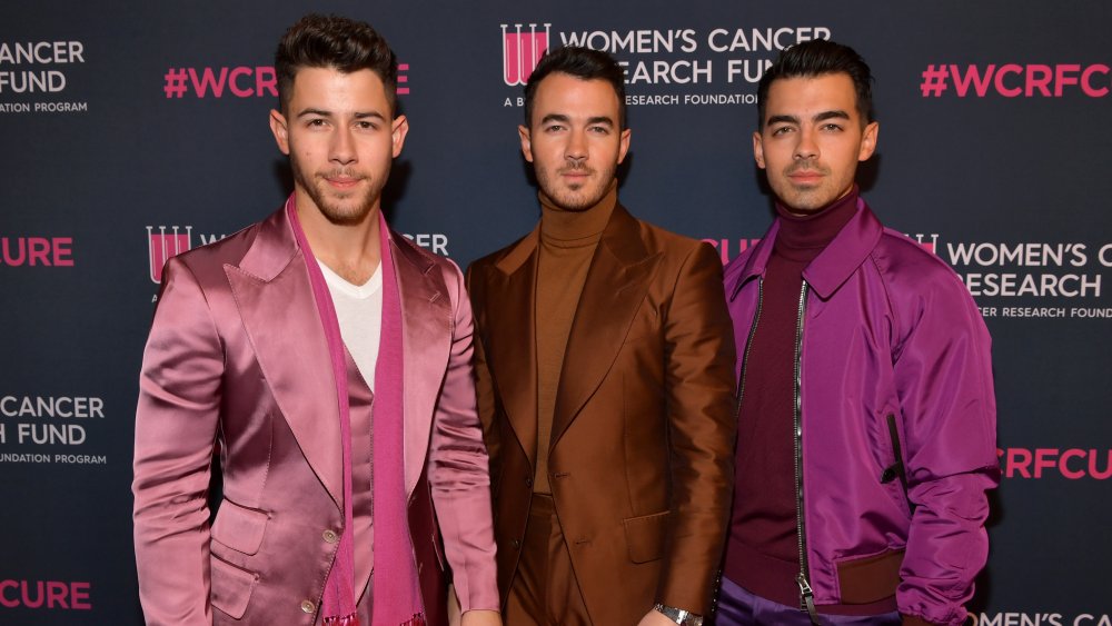 I Jonas Brothers in posa sul red carpet