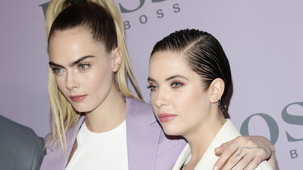 Cara Delevingne e Ashley Benson braccio a braccio