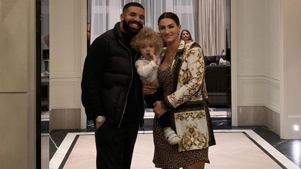 Drake, suo figlio Adonis e Sophie Brussaux festeggiano il compleanno di Adonis