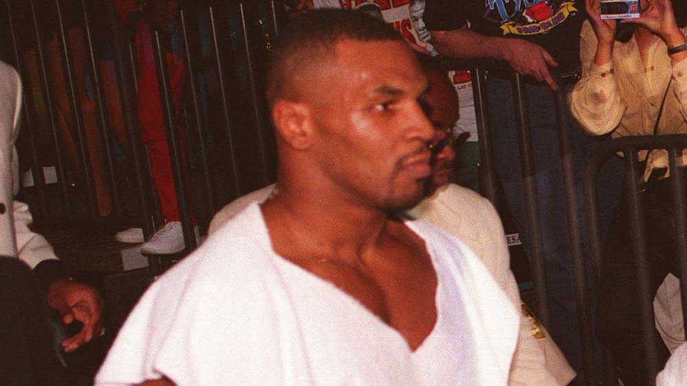 Mike Tyson prima di un incontro di boxe