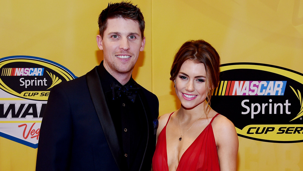 Denny Hamlin con la moglie Jordan Fish a un evento