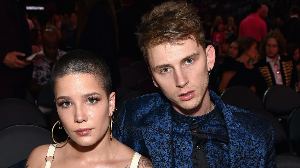 Halsey e Machine Gun Kelly sembrano feroci 