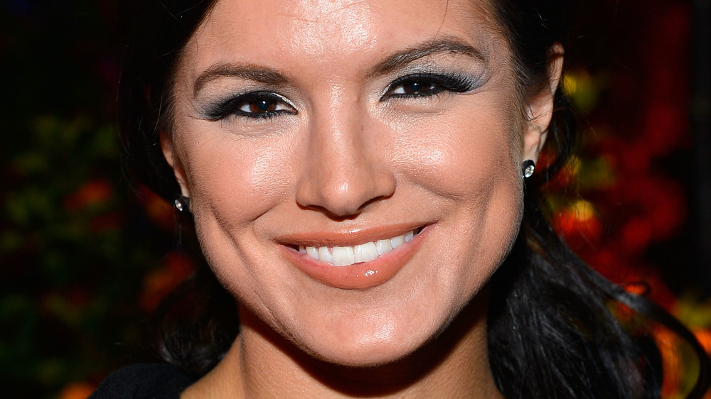 Gina Carano sorride