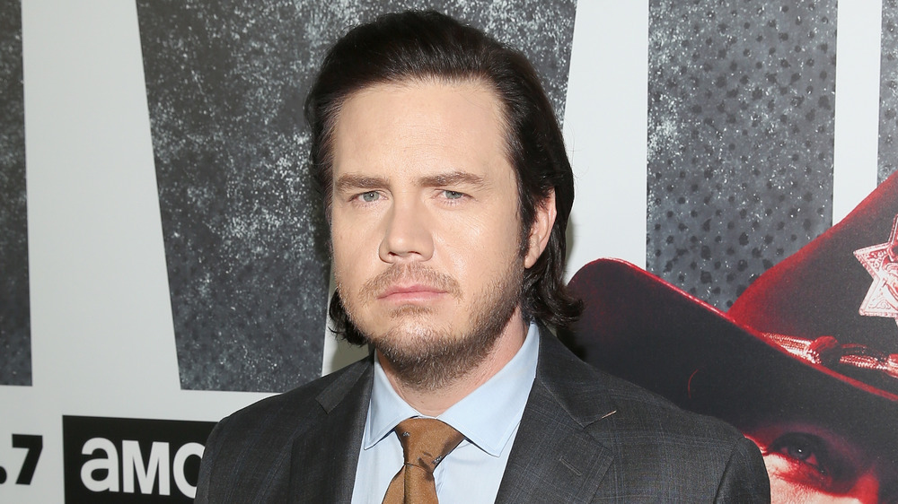 Josh McDermitt sembra serio