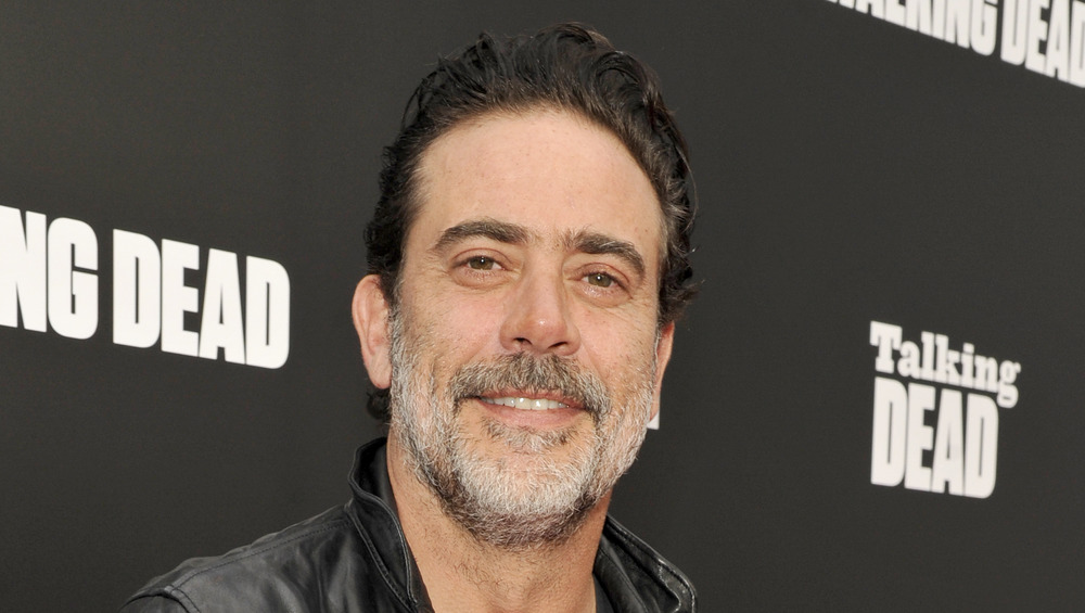 Jeffrey Dean Morgan sorride