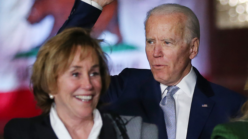 Valerie Biden Owens e Joe Biden sorridono