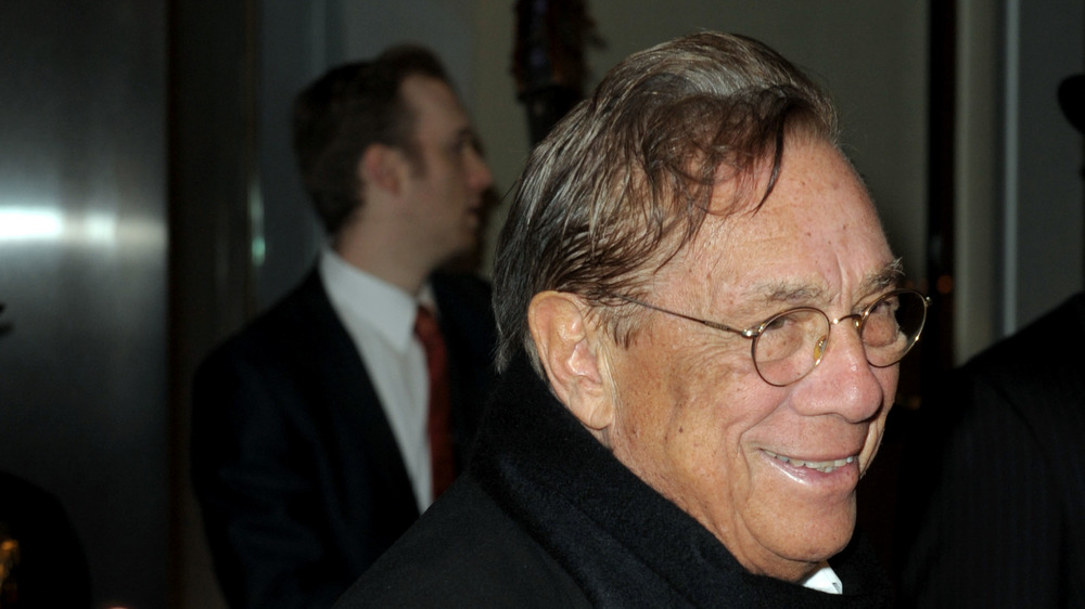 Donald Sterling saluta