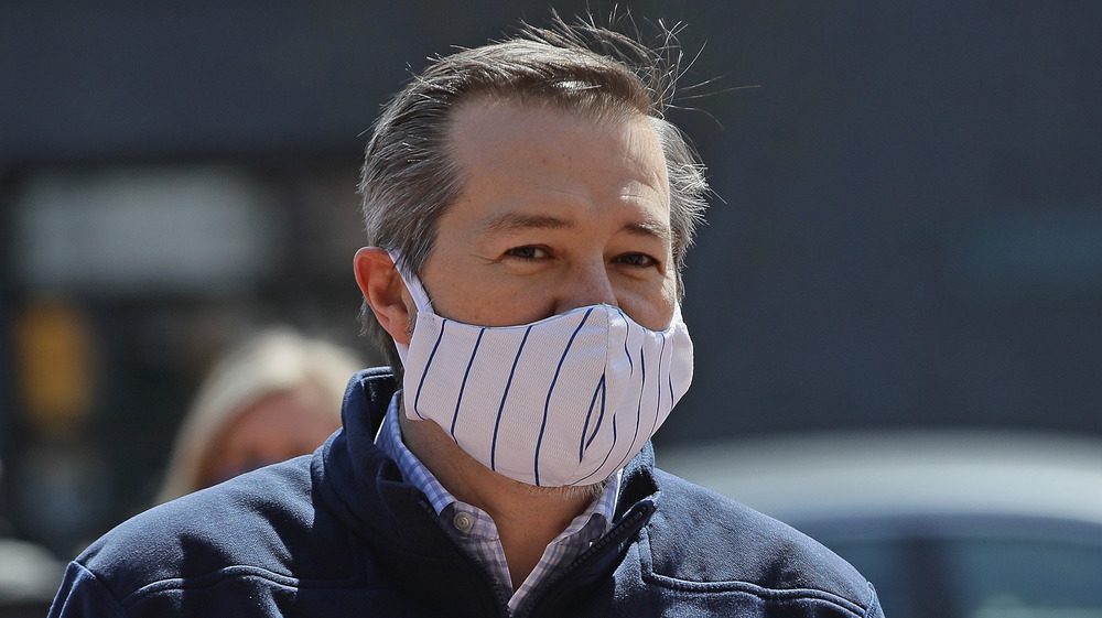 Tom Ricketts con una maschera