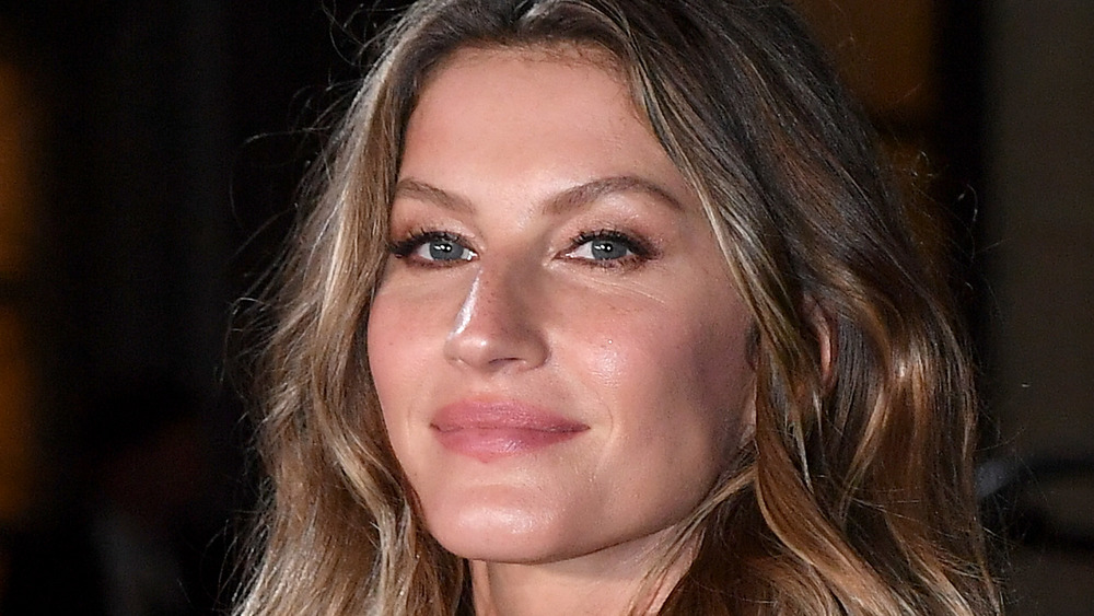 Gisele Bundchen sorride 