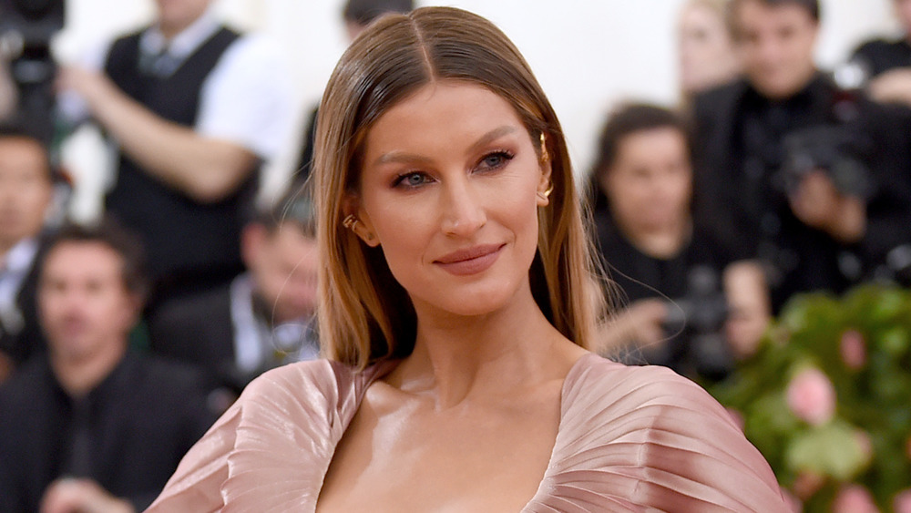 Gisele Bundchen sorride 