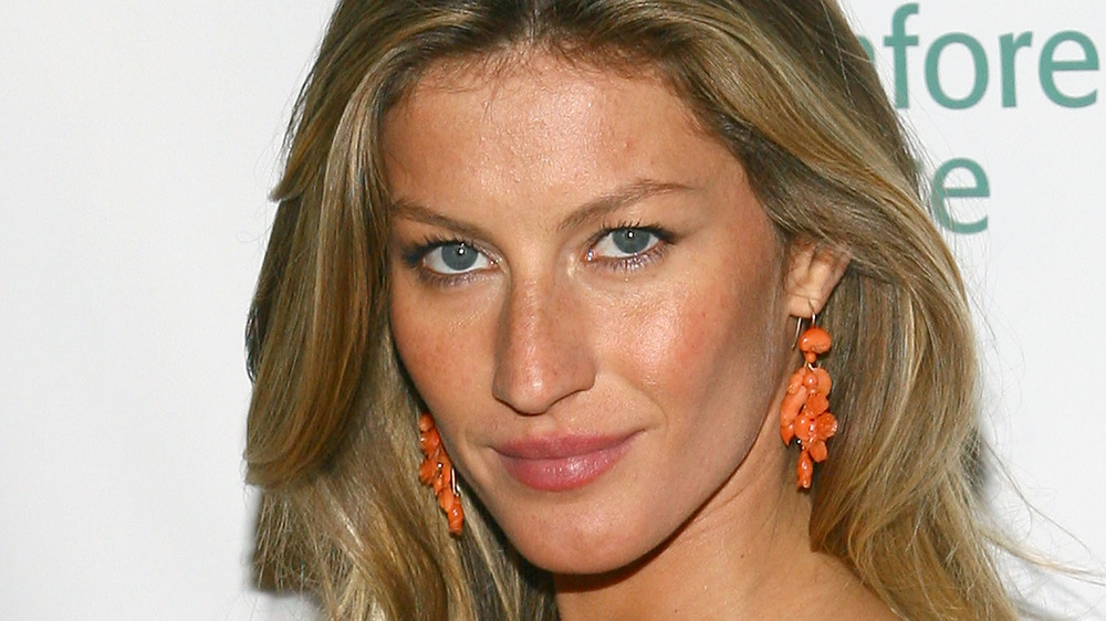 Gisele Bundchen sorride 