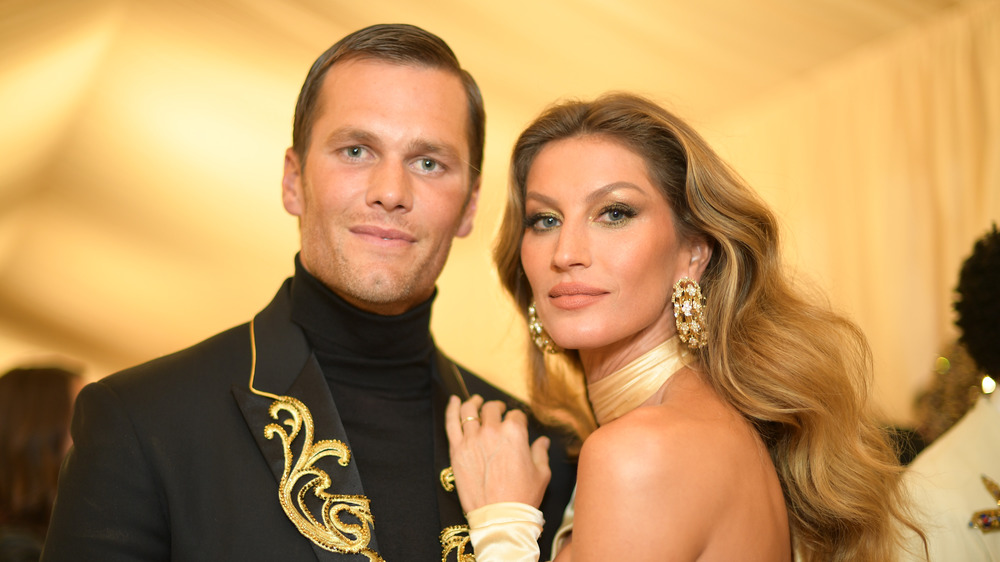 Tom Brady e Gisele Bundchen sorridono al MET Gala 