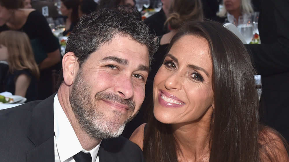 Jason Goldberg e Soleil Moon Frye posano insieme