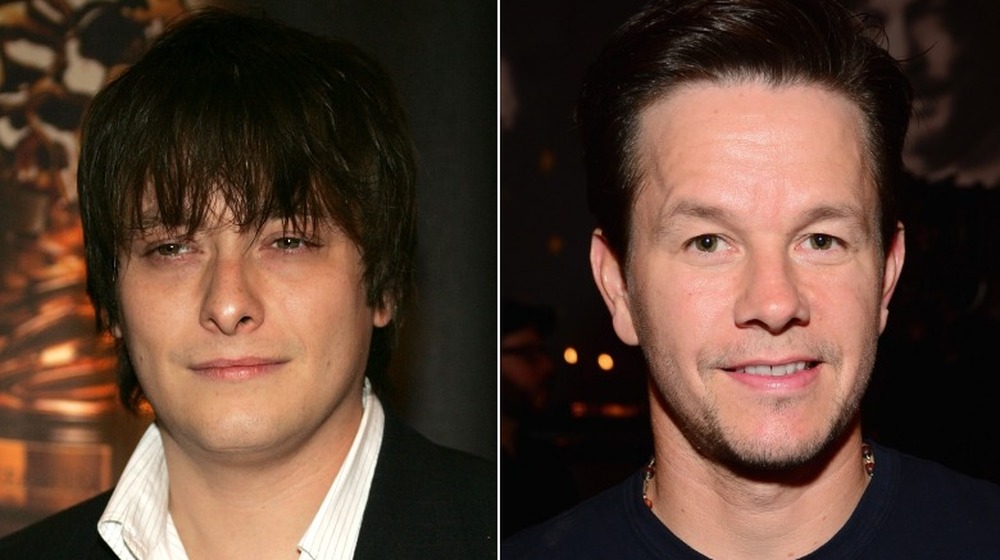 Edward Furlong e Mark Wahlberg sorridono