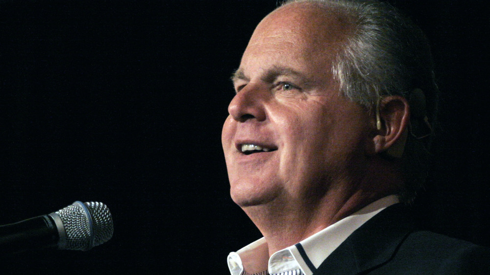 Rush Limbaugh sorridendo