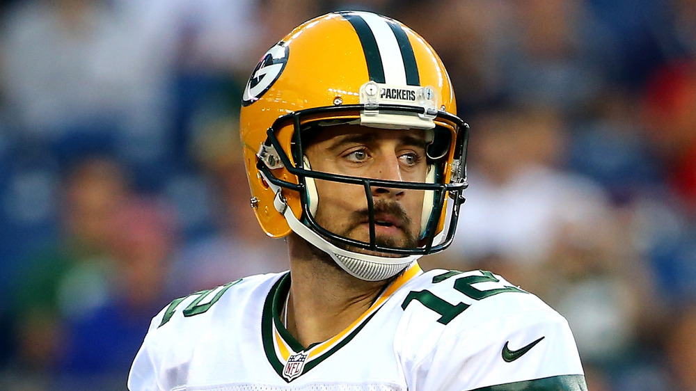 Aaron Rodgers sembra intenso sul campo 