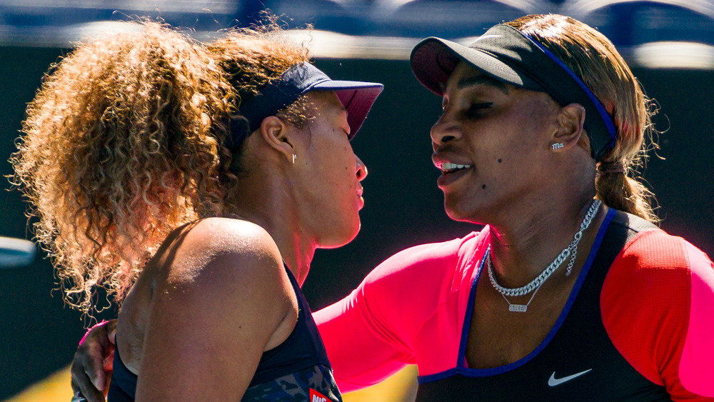 Serena Williams abbraccia Naomi Osaka 