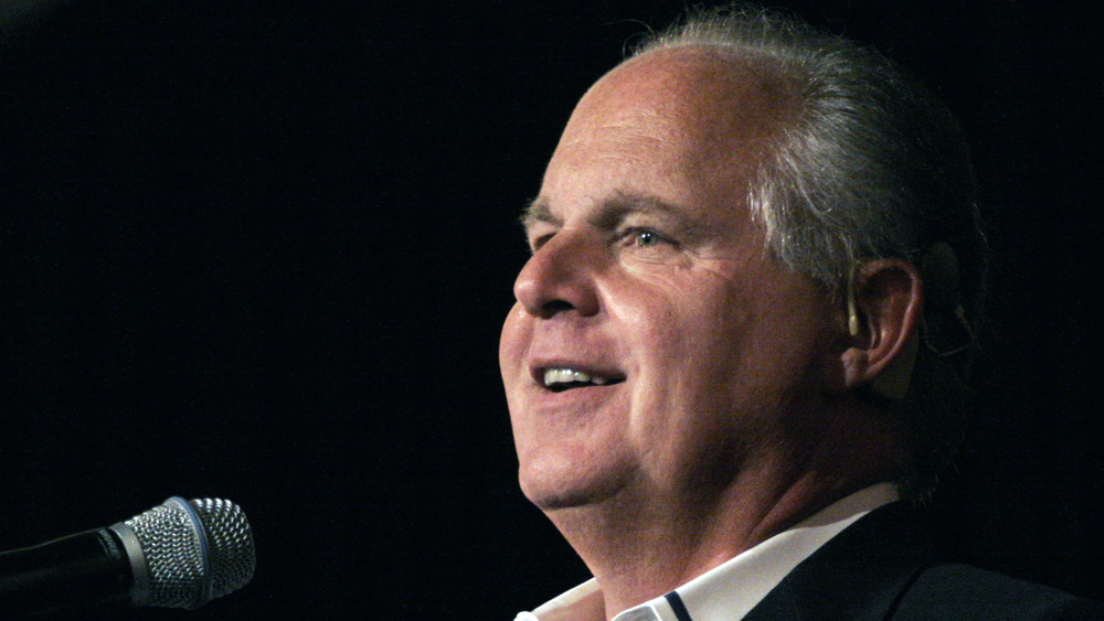 Rush Limbaugh sorridendo