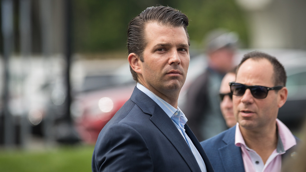 Donald Trump Jr., a piedi