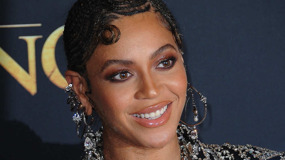 Beyoncé sorride sul red carpet