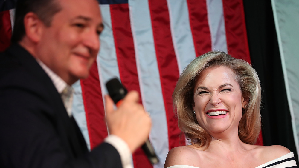 Ted e Heidi Cruz ridono