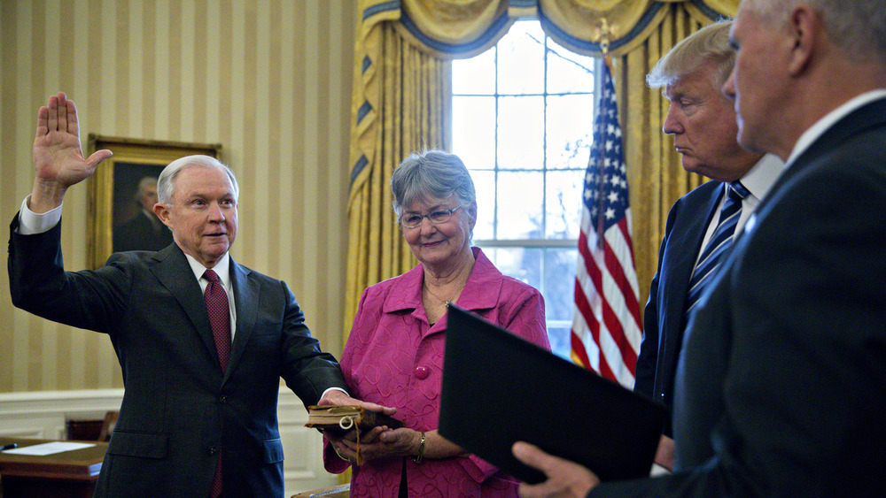 Jeff Sessions prestato giuramento come procuratore generale