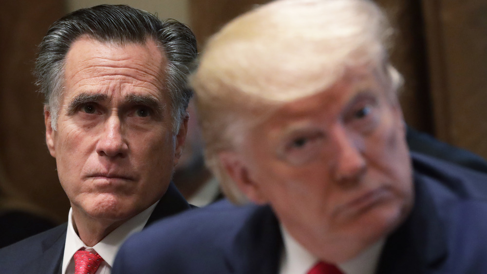 Mitt Romney e Donald Trump fissano