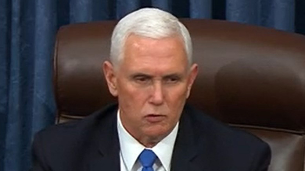 Mike Pence fa una smorfia