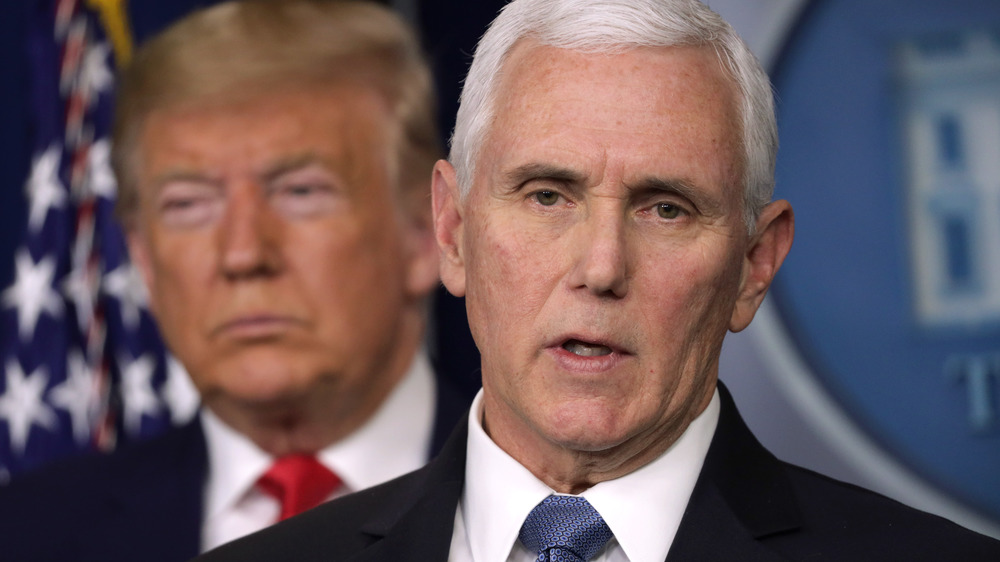 Mike Pence in primo piano di Donald Trump