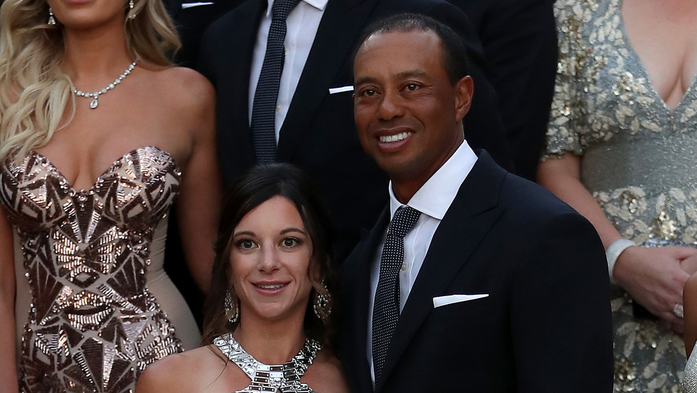 Tiger Woods ed Erica Herman sorridono a un evento